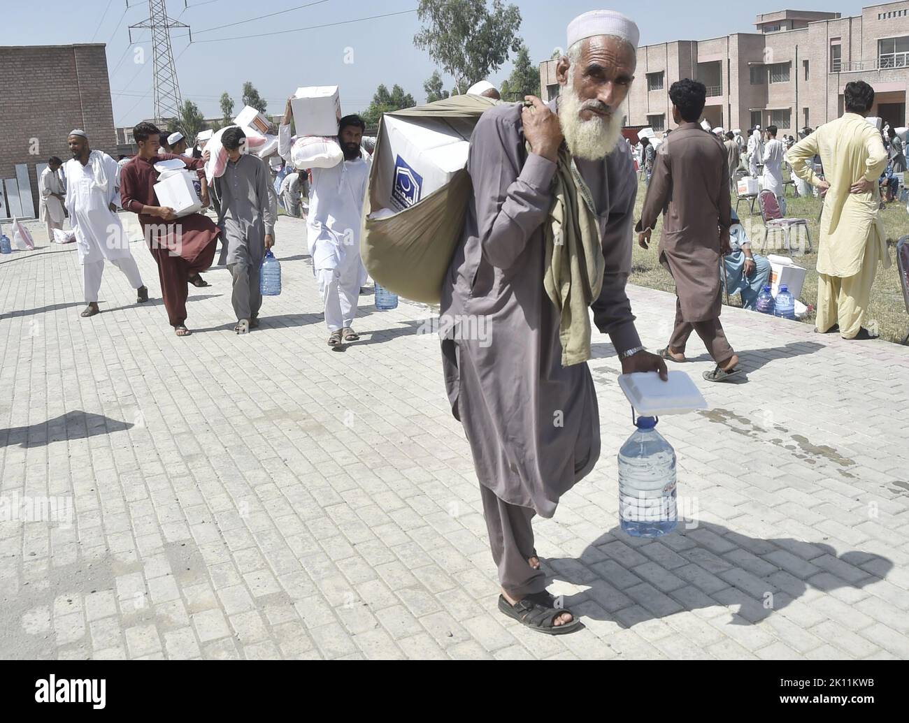 Peshawar pakistan 14th septembre 2022 les personnes touch es par les