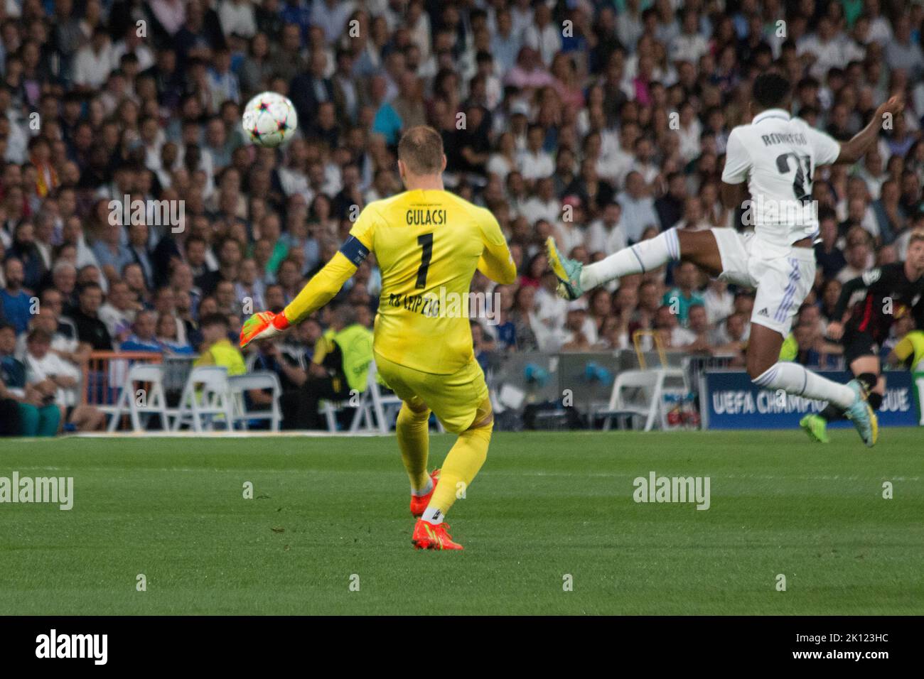 Madrid, Espagne. 15th septembre 2022. Gualacsi (L) et Rodrygo Goes (R).pendant le match joué entre Real Madrid et RB Leipzig. Victoire du Real Madrid de 2 à 0 avec les buts de Fede Valverde et Asensio en temps de blessure. (Photo de Jorge Gonzalez/Pacific Press) crédit: Pacific Press Media production Corp./Alay Live News Banque D'Images