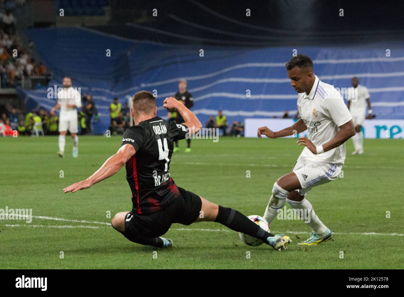 Madrid, Madrid, Espagne. 15th septembre 2022. Orban (L) et Rodrygo Goes (R).pendant le match joué entre Real Madrid et RB Leipzig. Victoire du Real Madrid de 2 à 0 avec les buts de Fede Valverde et Asensio en temps de blessure. (Credit image: © Jorge Gonzalez/Pacific Press via ZUMA Press Wire) Credit: ZUMA Press, Inc./Alamy Live News Banque D'Images