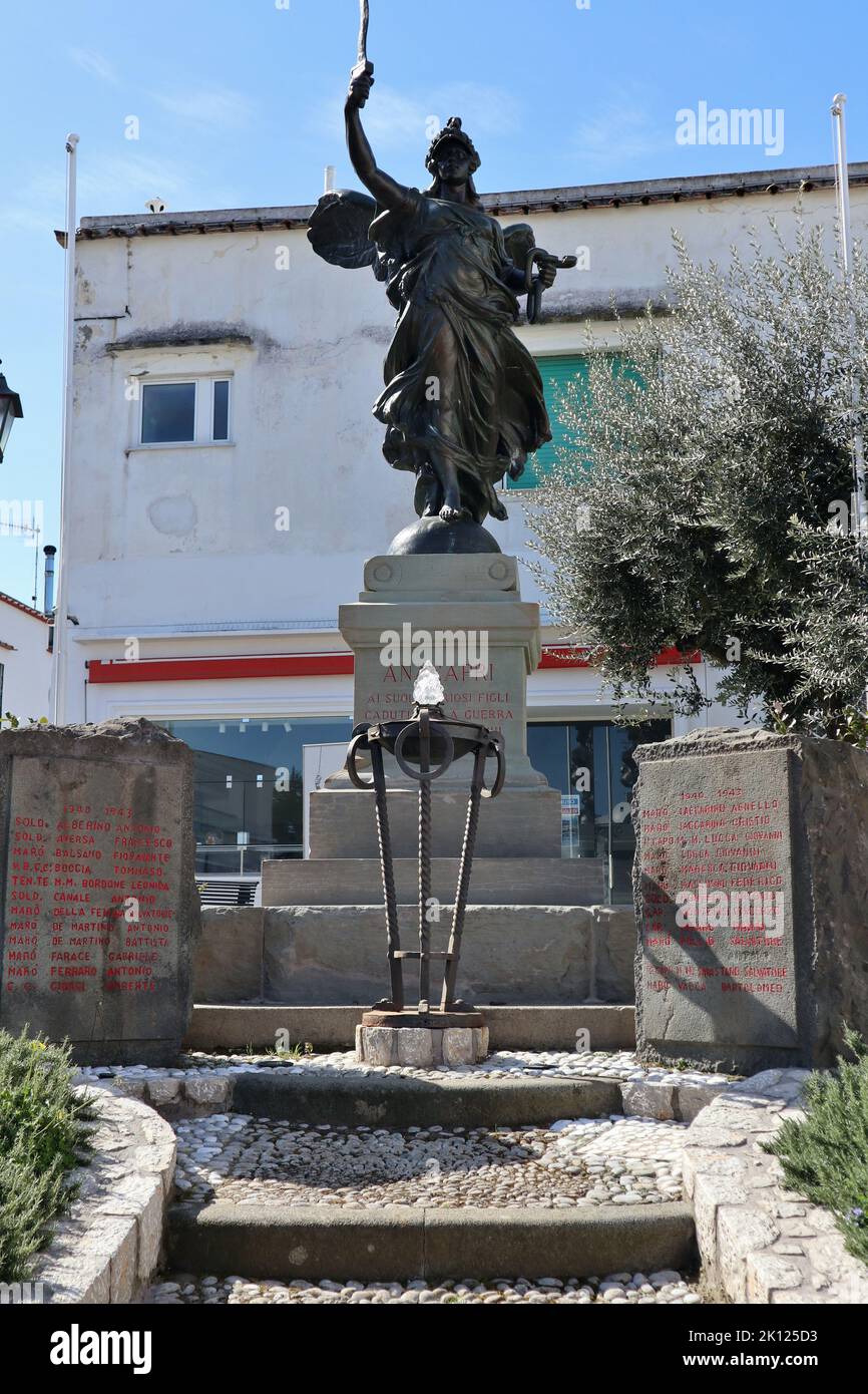 Anacapri - Monumento ai Caduti sur la Piazza della Vittoria Banque D'Images