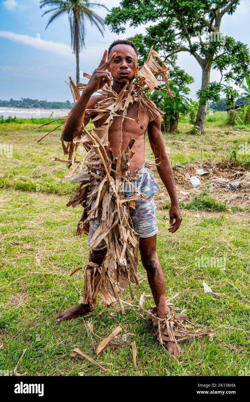 Hommes tribaux de Wagenya, Kisangani, fleuve Congo, République démocratique du Congo, Afrique Banque D'Images