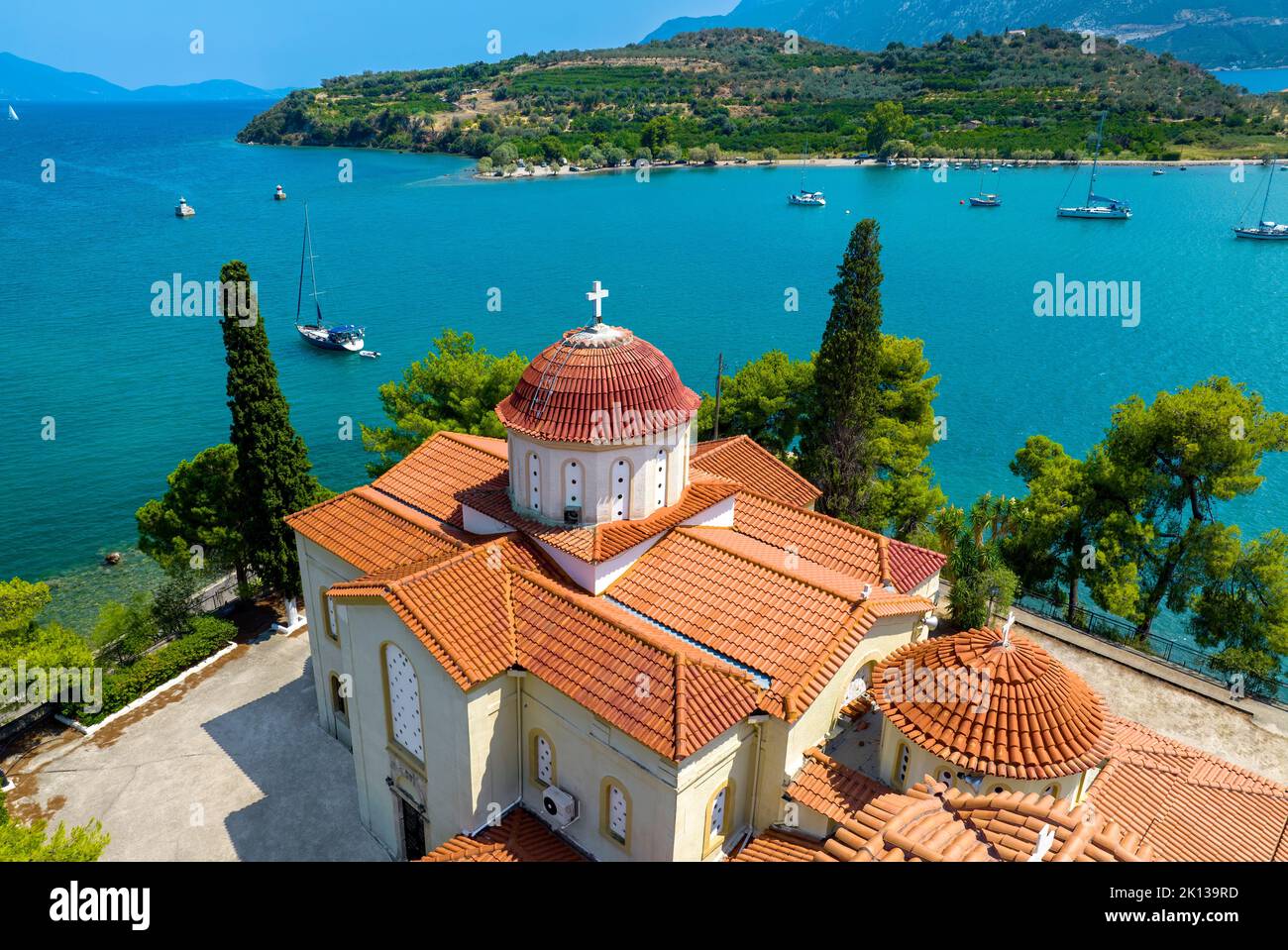 Epidaure antique, Eglise d'Agios Nikolaos et la plage, Péloponnèse, Grèce, Europe Banque D'Images