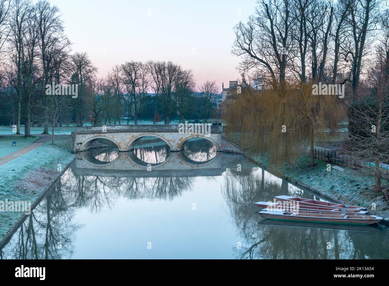 Trinity Bridge, River Cam, Trinity College, Université de Cambridge, Cambridge, Cambridgeshire, Angleterre, Royaume-Uni, Europe Banque D'Images Trinity Bridge, River Cam, Trinity College, Université de Cambridge, Cambridge, Cambridgeshire, Angleterre, Royaume-Uni, Europe Banque D'Images