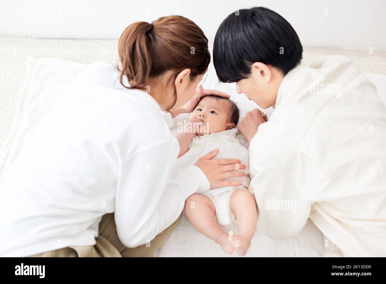 Nouveau-né japonais avec mère et père Banque D'Images
