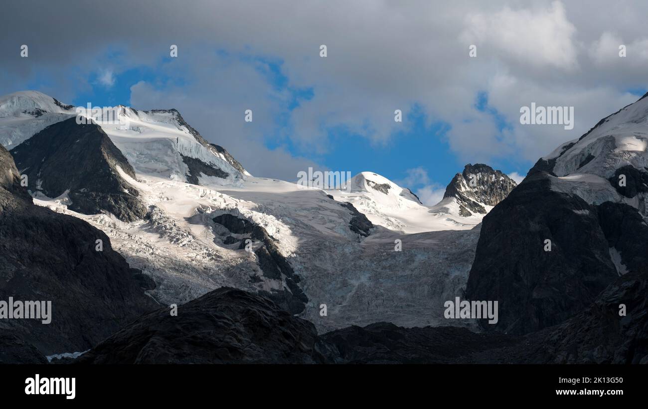 Im Morteratsch-Tal iin der Gemeinde Pontresina am 14.07.22. *** Légende locale *** Alpes, montagnes, paysage de montagne, Grisons, glace, Engadine, Eter Banque D'Images