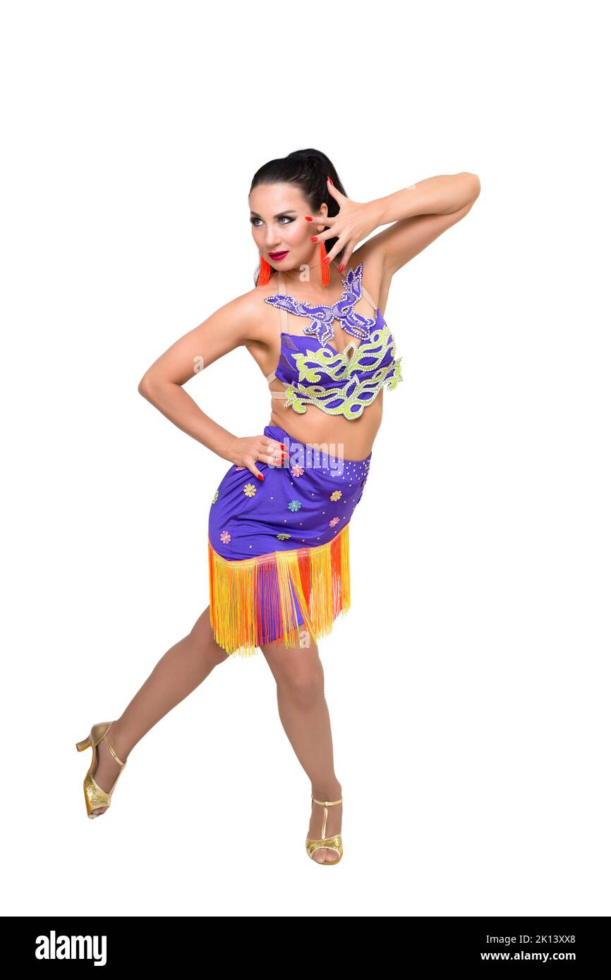 Magnifique brunette adulte, danseuse orientale danses nationales. Arrière-plan blanc isolé. Banque D'Images
