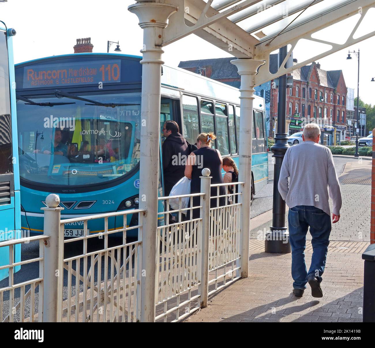 Station de bus de la vieille ville de Runcorn, bus, lignes de bus, 110, 61, Gare routière de Runcorn High Street, Halton, Cheshire, Angleterre, Royaume-Uni, WA7 1LX Banque D'Images