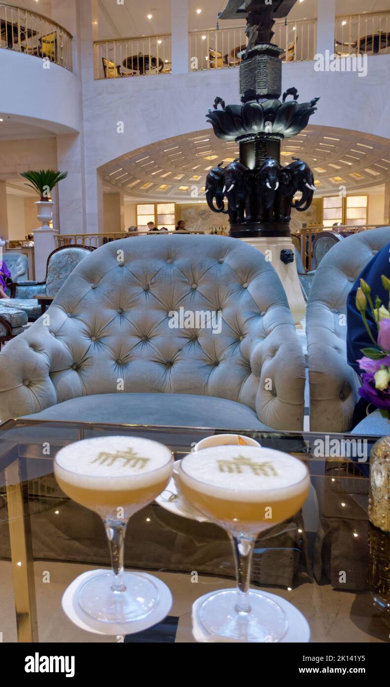 Hotel Adlon Kempinski lobby, hommage 1997, cocktail zum 25 jährigen Jubiläum des Adlon à Berlin. Zutaten sind Pampo-Rum aus Venezuela, Frangelico-Ha Banque D'Images