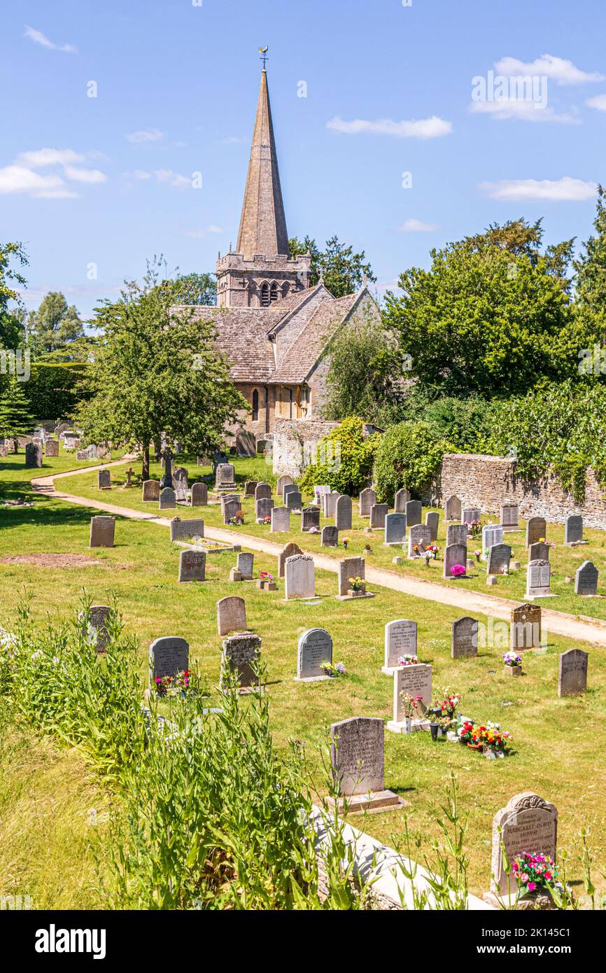 Église All Saints dans le village Cotswold de Down Ampney, Gloucestershire Royaume-Uni. Ralph Vaughan Williams est né dans l'ancien Vicaire en 1872 Banque D'Images