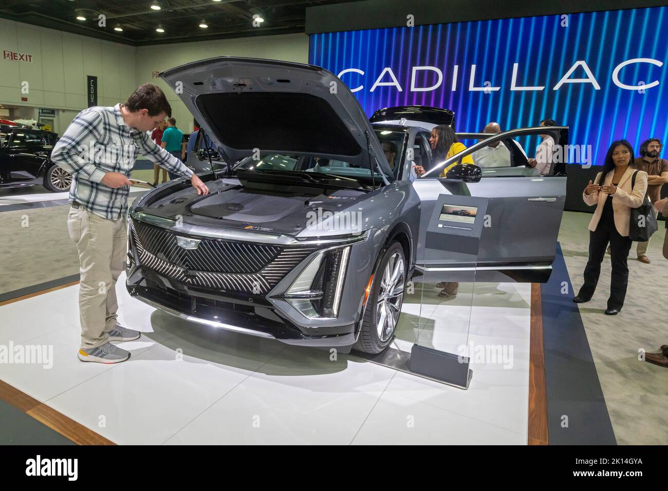 Detroit, Michigan, États-Unis. 14th septembre 2022. Le Lyriq électrique 2023 de Cadillac est exposé au salon de l'auto de l'Amérique du Nord. Crédit : Jim West/Alay Live News Banque D'Images