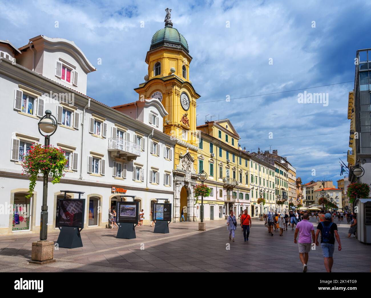 Vue sur la rue principale, Korzo, Rijeka, Croatie Banque D'Images