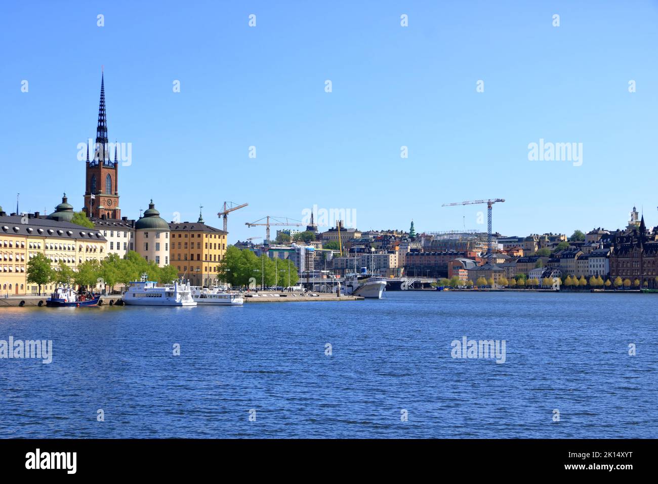 24 mai 2022 - Stockholm en Suède: Centre de Stockholm vu de Stadshus par une journée d'été claire Banque D'Images