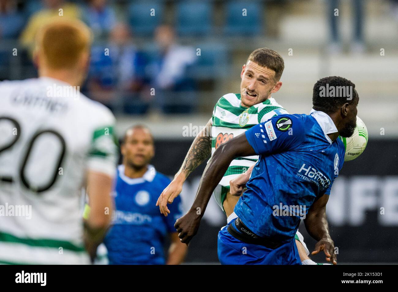 Lee Grace de Shamrock et Michael Ngadeu de Gent se battent pour le ballon lors d'un match de football entre le KAA Gent belge et le Shamrock Rovers F.C. irlandais, jeudi 15 septembre 2022 à Gand, le deuxième jour de l'UEFA Europa Conference League. BELGA PHOTO JASPER JACOBS crédit: Belga News Agency/Alay Live News Banque D'Images