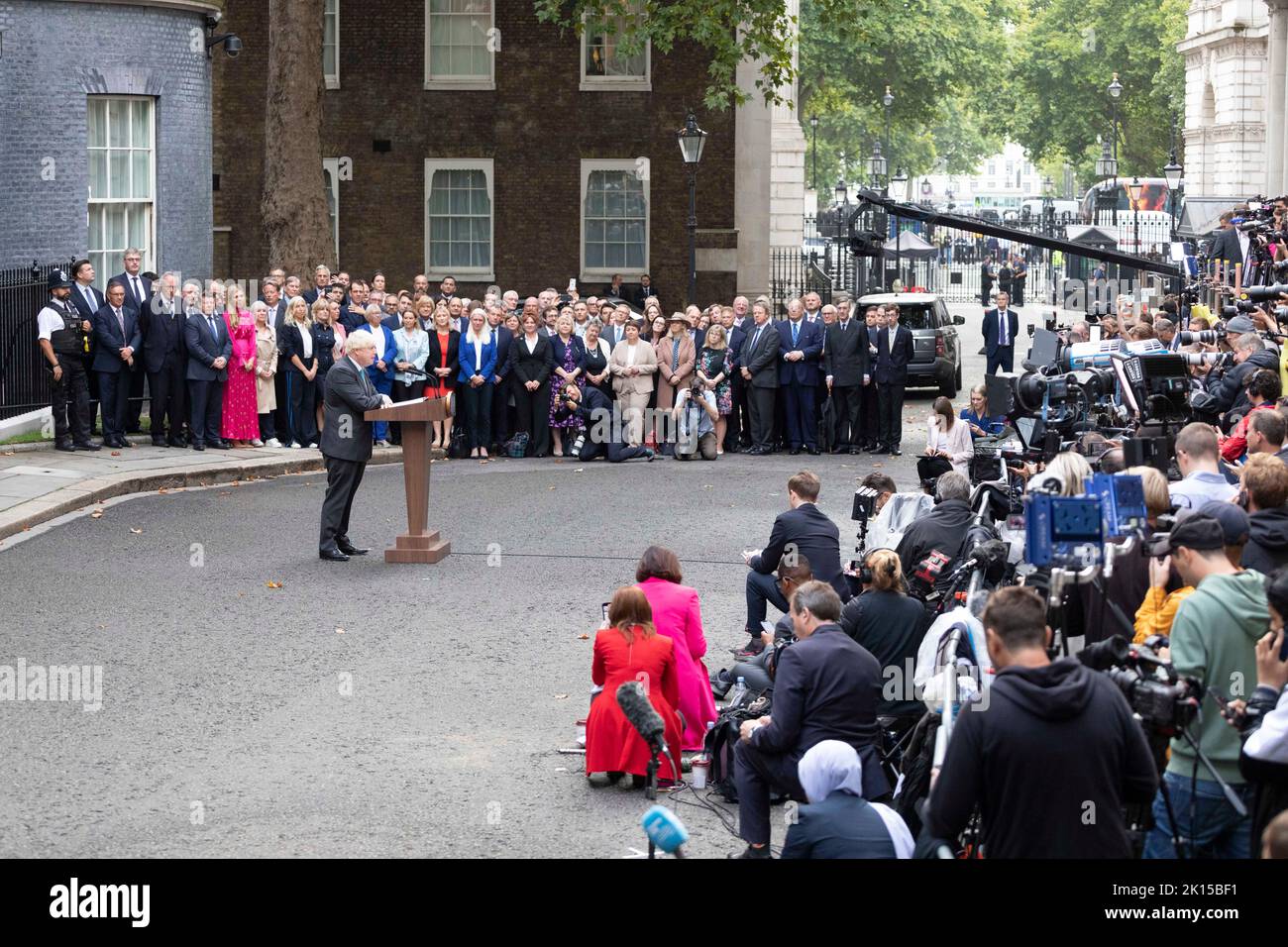 Le Premier ministre sortant Boris Johnson prononce son dernier discours à Downing Street et s’apprête à remettre sa démission à la reine de Balmoral, en Écosse Banque D'Images