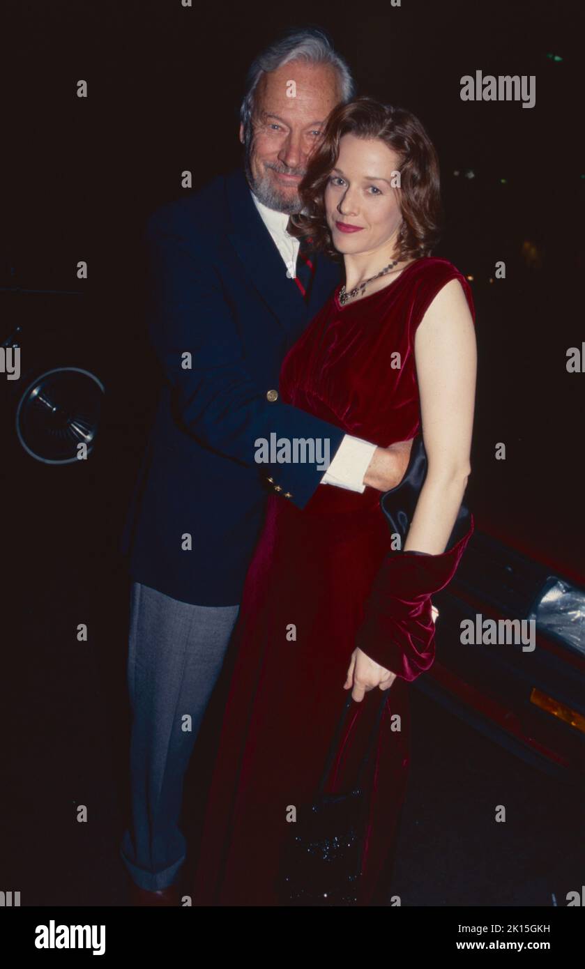 **PHOTO DE FICHIER** Mark Miller est décédé. Mark Miller et Penelope Ann Miller assistent à la soirée d'ouverture de « On the Waterfront » au Brooks Atkinson Theatre à New York, sur 1 mai 1995. Crédit photo : Henry McGee/MediaPunch Banque D'Images