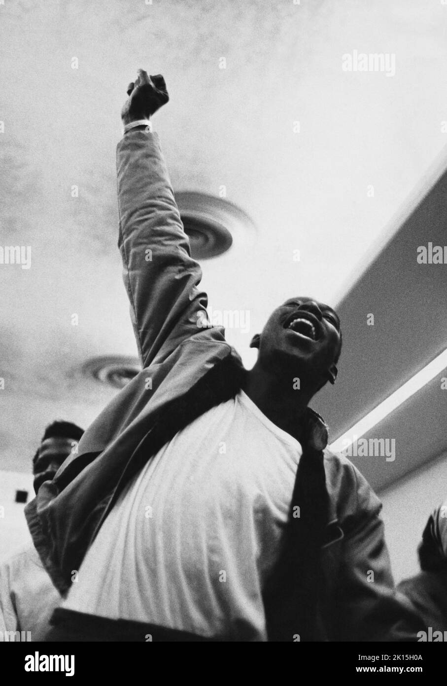 Un homme non identifié participe à une manifestation au ministère de la Santé, de l'éducation et du bien-être social, exigeant de parler au secrétaire du ministère; mai 1968.La campagne pour les pauvres a été organisée par Martin Luther King Jr. Et le SCLC. Banque D'Images