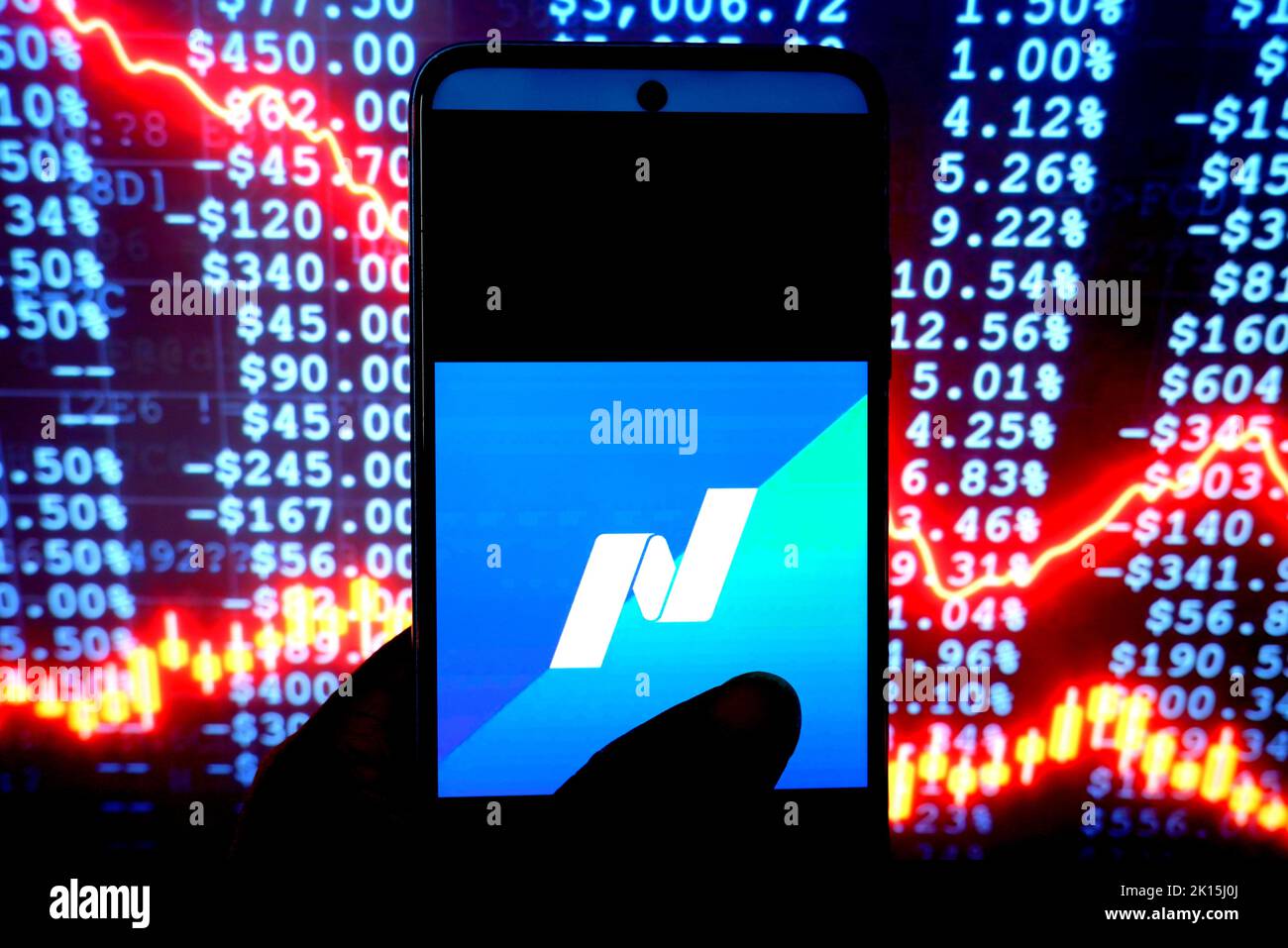 Dans cette illustration, un logo Nasdaq apparaît sur un smartphone android. Banque D'Images