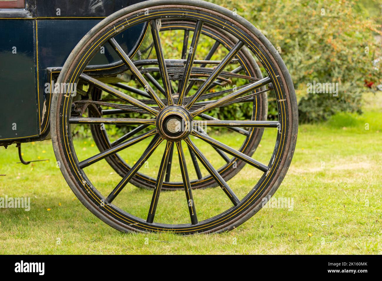 Gros plan détail de la roue de wagon en bois d'époque Banque D'Images