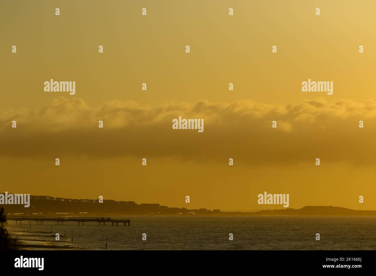 Lever du soleil sur la côte sud de l'Angleterre Banque D'Images