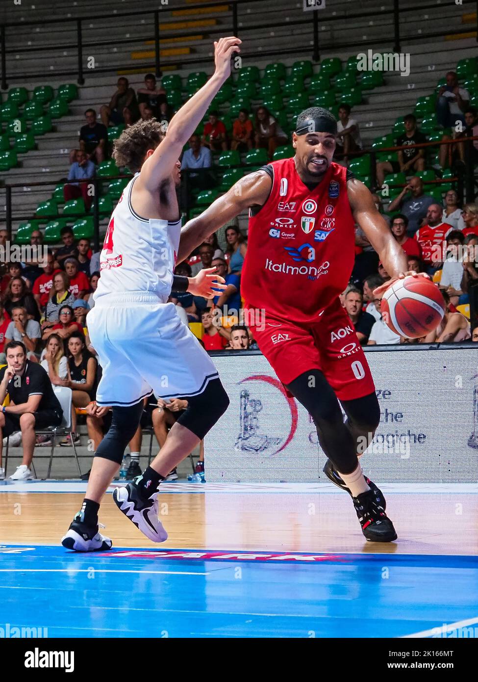 Desio, Italie. 15th septembre 2022. APPAREIL PHOTO NUMÉRIQUE OLYMPUS pendant la coupe Lombardie - Olimpia Milano vs Varese Pallacanestro, événement à Desio, Italie, 15 septembre 2022 crédit: Agence de photo indépendante/Alamy Live News Banque D'Images