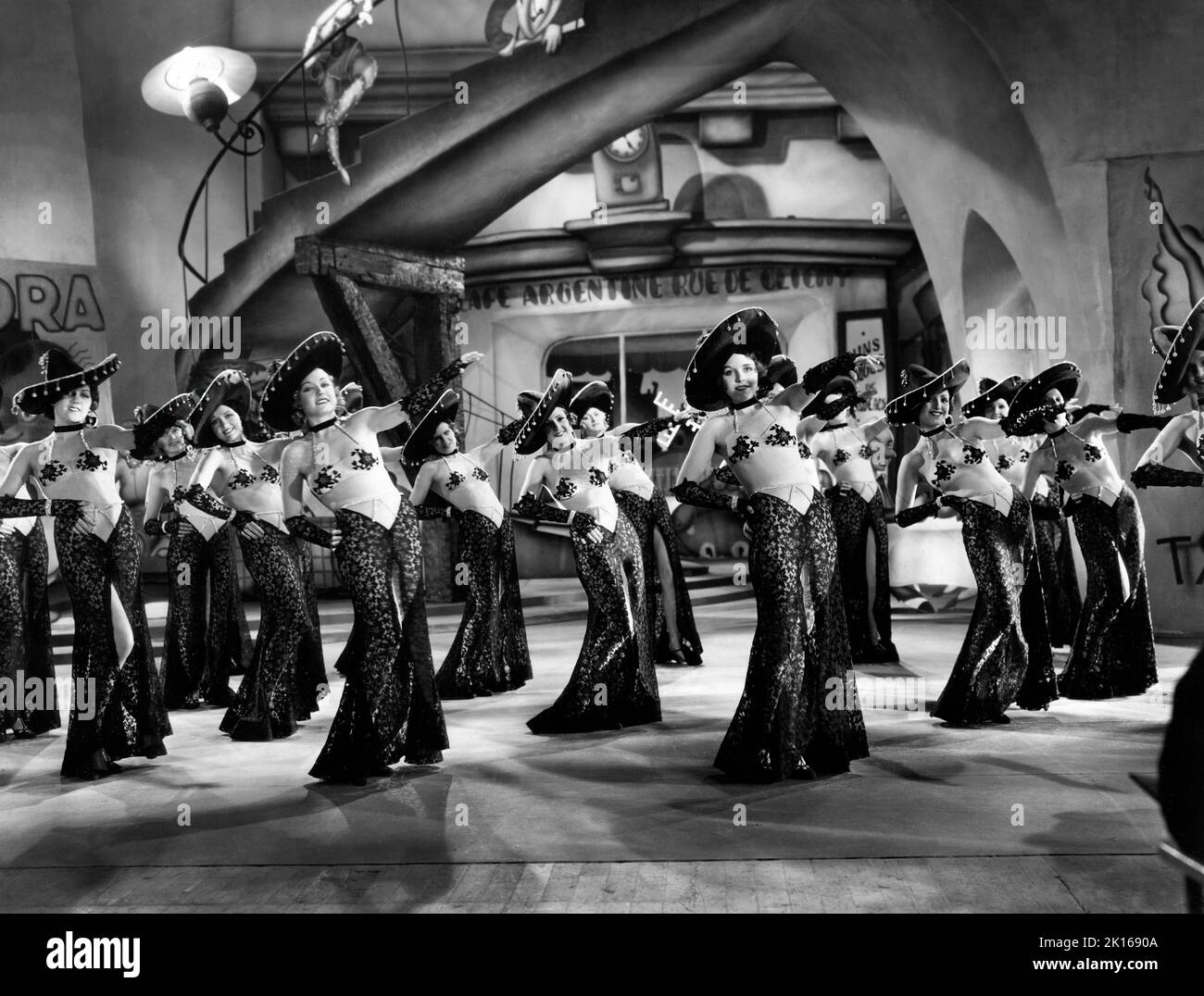 Production de grands ensembles, sur-ensemble du film, 'Poulin Rouge', 20th Century-Fox, 1934 Banque D'Images