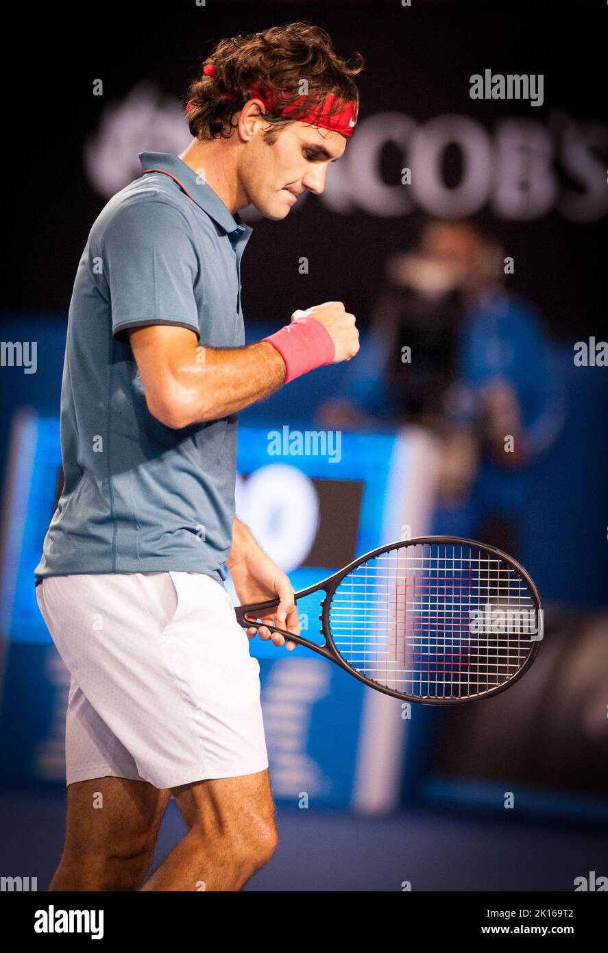 Roger Federer, de Suisse, a affronté R. Nadal, d'Espagne, dans les 2014 demi-finales australiennes Open Mens Singles. Nadal remporte le match 7-6, 6-3, 6-3. Nadal affronte S. Wawrinka de Suisse en finale de dimanche. Le match a eu lieu au Rod laver Arena de Melbourne. Banque D'Images