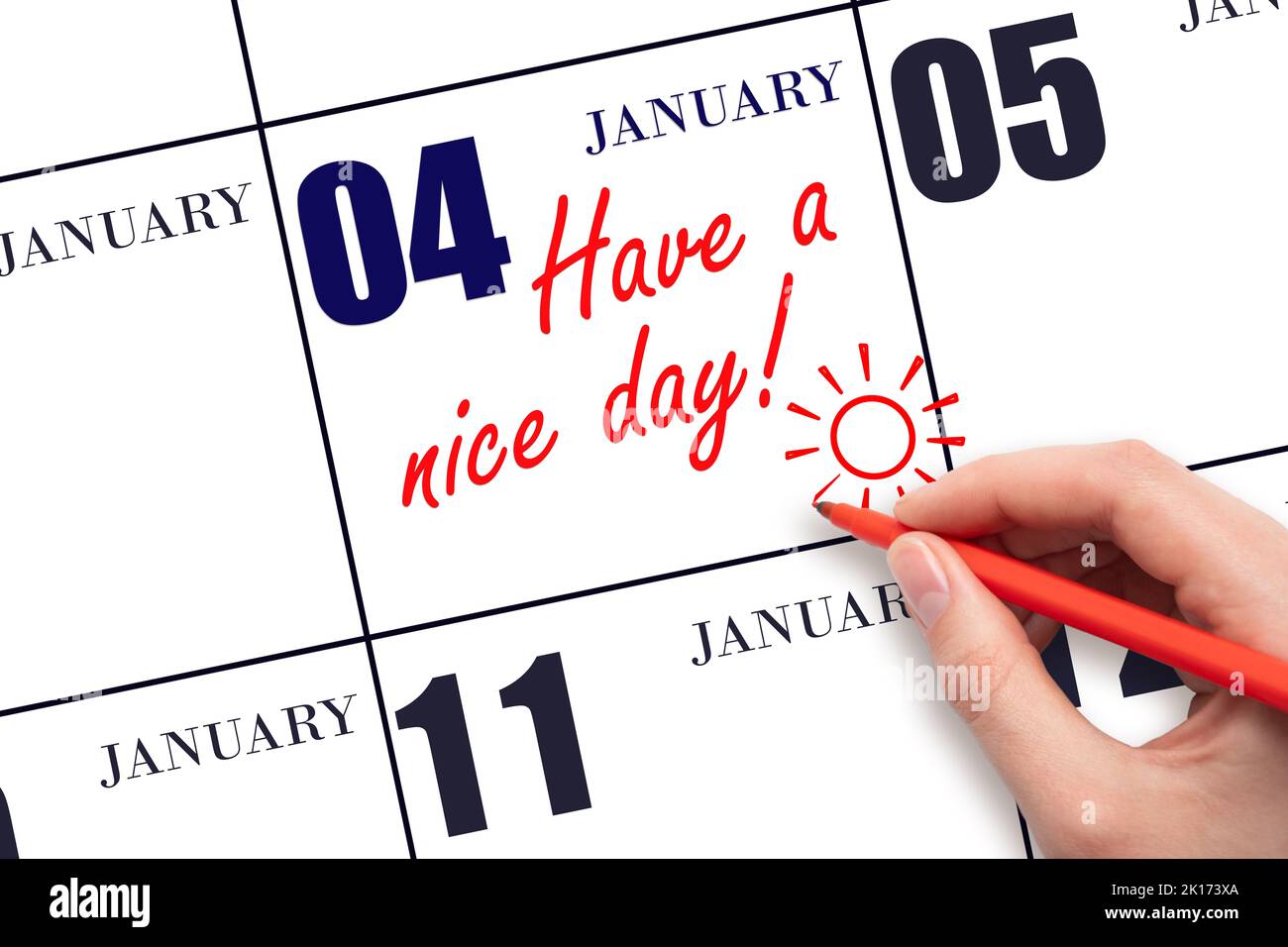 4th jour de janvier. La main écrivant le texte ont une belle journée et dessinant le soleil sur la date calendrier 4 janvier. Enregistrez la date. Mois d'hiver, jour de Banque D'Images