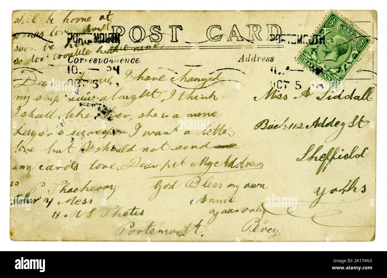 Inverse de la carte postale de l'époque WW1, le roi vert George V 1/2 d (demi-penny / penny) timbre daté et posté de Portsmouth sur 5 octobre 1916, Royaume-Uni Banque D'Images