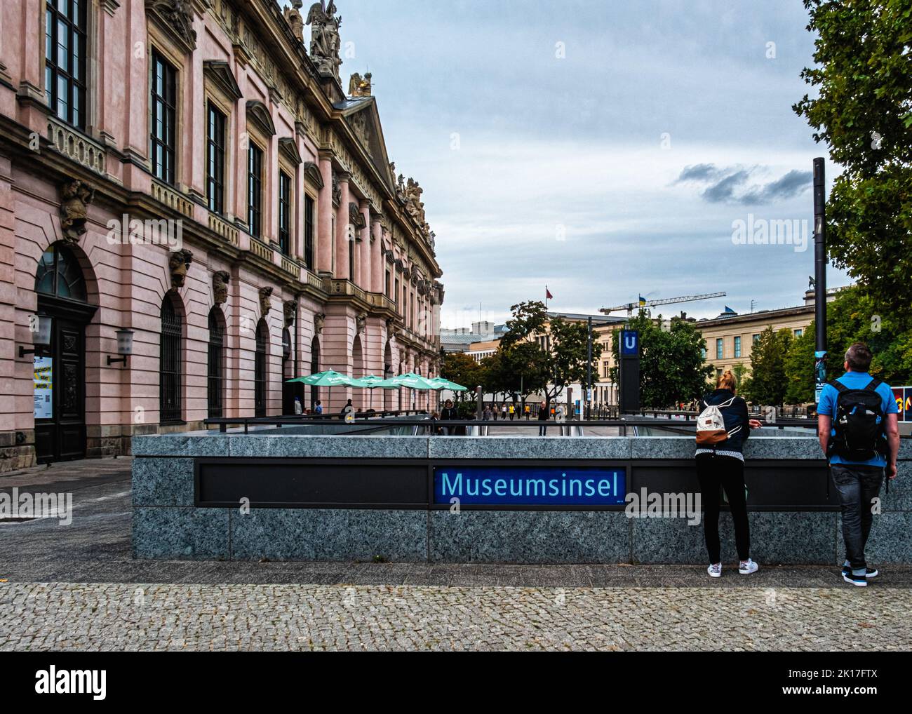 Nouvelle entrée de la gare U-Bahn Museumsinsel à Unter den Linden, Mitte Berlin Banque D'Images