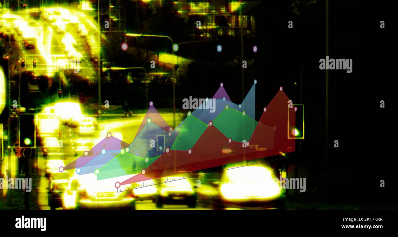 Image du traitement des données statistiques contre le trafic urbain la nuit Banque D'Images