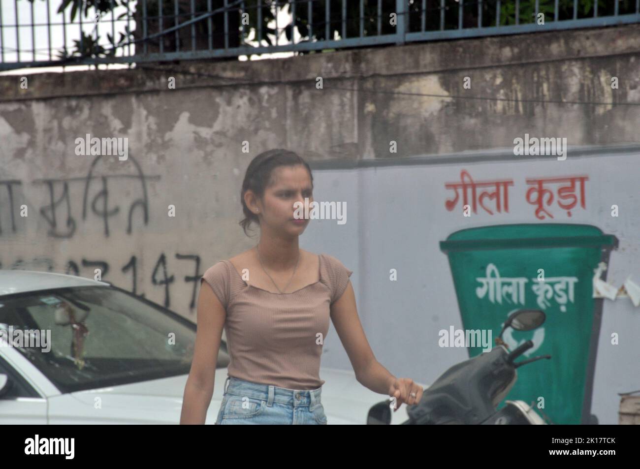 New Delhi, Inde. 15th septembre 2022. Il existe différents conteneurs de déchets, tels que les déchets humides, secs, réutilisables, conservés dans l'est de Delhi par la Municipal Corporation. Pendant le Cloud au-dessus de la ville, dans l'est de Delhi. Crédit : ZUMA Press, Inc./Alay Live News Banque D'Images