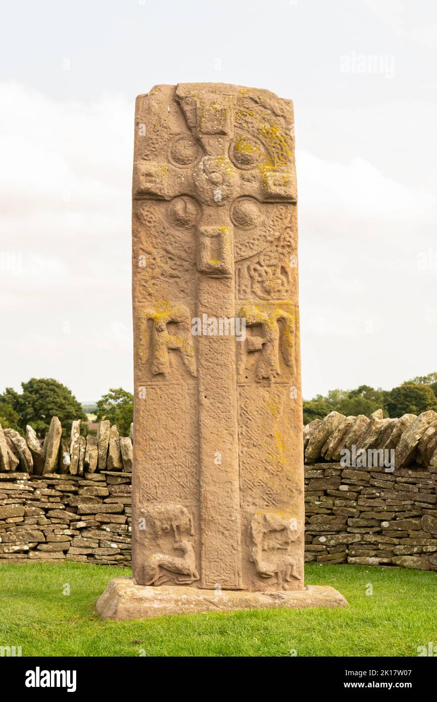Aberlemno Stones - Aberlemno Cross Slab ou Aberlemno 3 une des pierres sculptées au pitiche - Aberlemno, Angus, Écosse, Royaume-Uni Banque D'Images