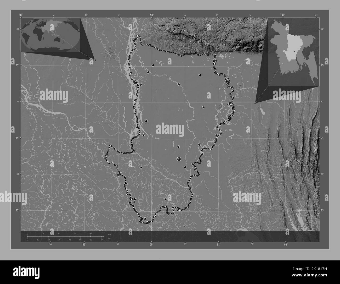 Dhaka, division du Bangladesh. Carte d'altitude à deux niveaux avec lacs et rivières. Lieux des principales villes de la région. Cartes d'emplacement auxiliaire d'angle Banque D'Images