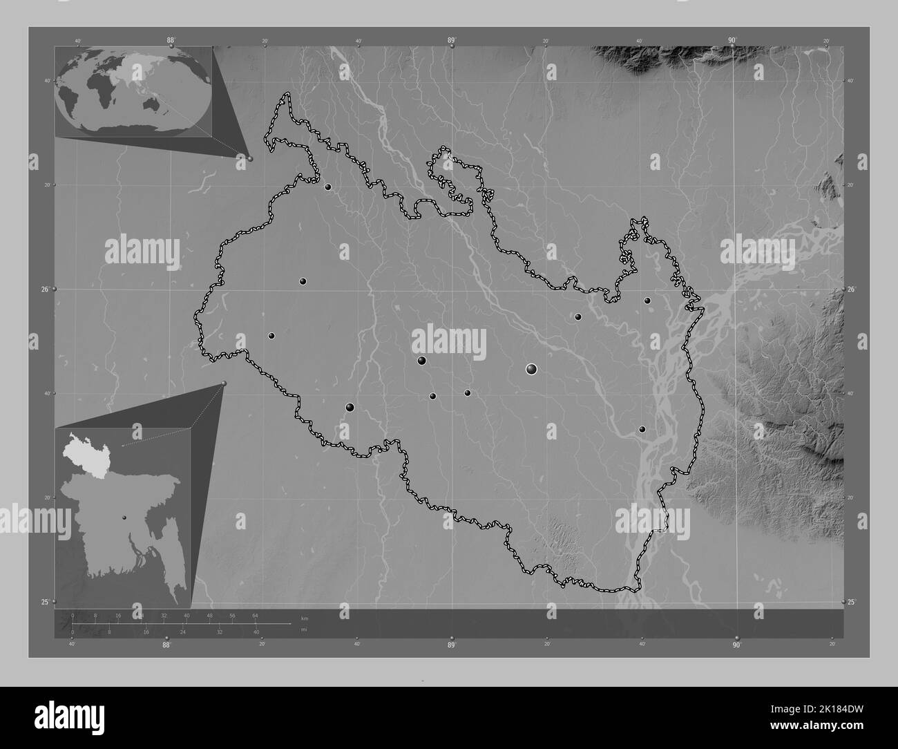 Rangpur, division du Bangladesh. Carte d'altitude en niveaux de gris avec lacs et rivières. Lieux des principales villes de la région. Carte d'emplacement auxiliaire d'angle Banque D'Images