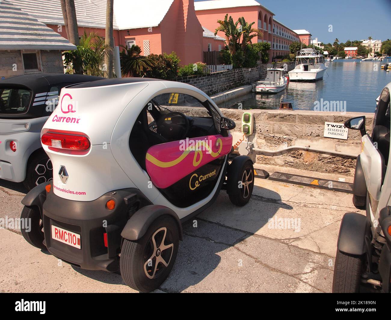 Renault Twizzy aux Bermudes. Une alternative électrique aux scooters et bus ils sont économiques et sûrs. Banque D'Images