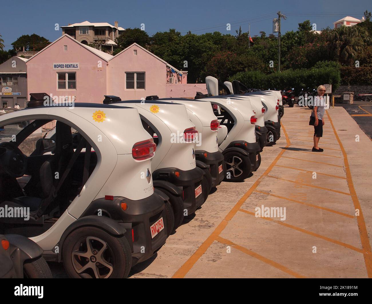 Renault Twizzy aux Bermudes. Une alternative électrique aux scooters et bus ils sont économiques et sûrs. Banque D'Images