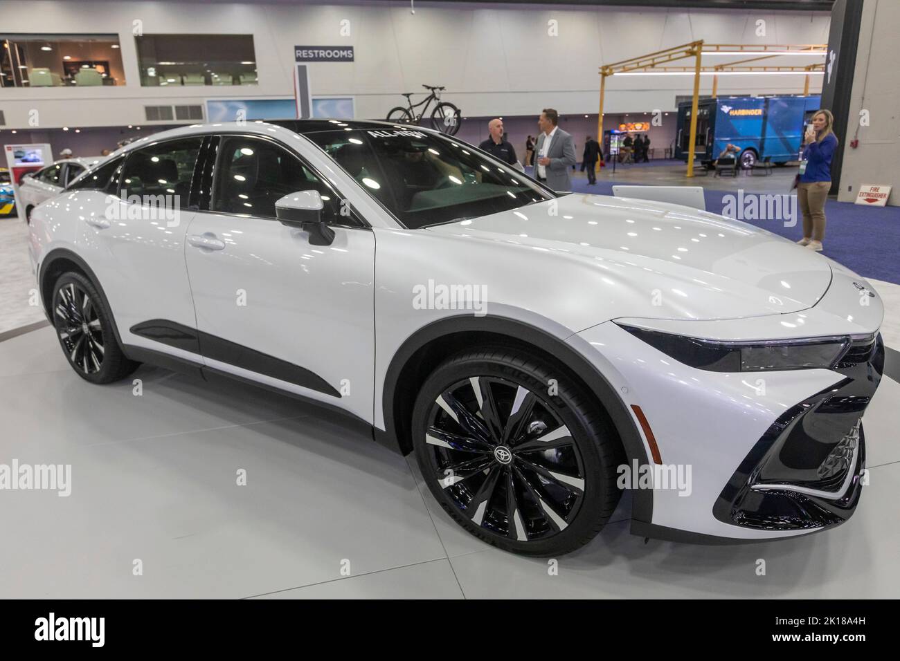 Detroit, Michigan, États-Unis. 15th septembre 2022. La Toyota Crown hybride 2023 est exposée au salon de l'auto de l'Amérique du Nord. Crédit : Jim West/Alay Live News Banque D'Images