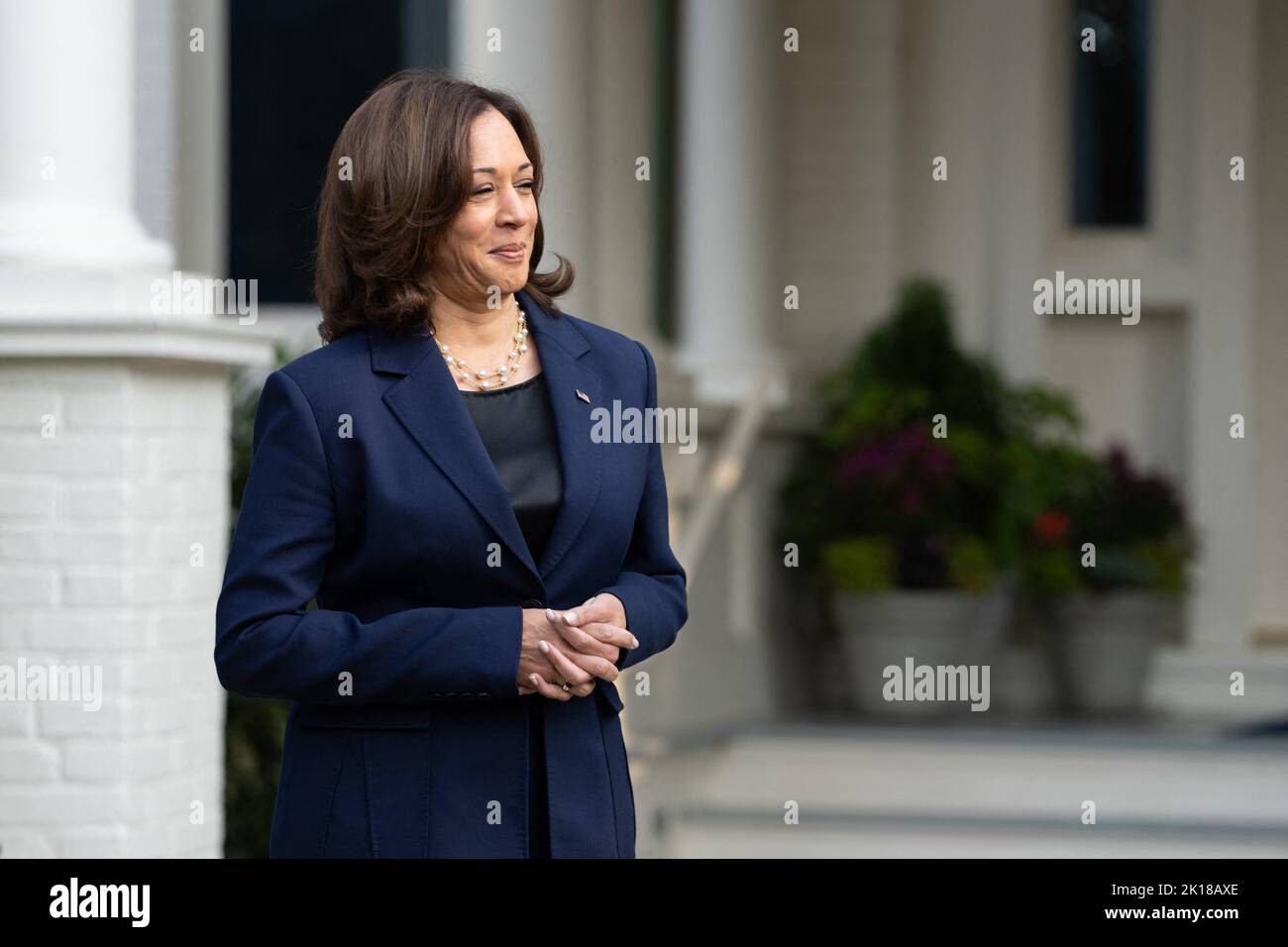 Washington DC, États-Unis . 16th septembre 2022. Le vice-président des États-Unis, Kamala Harris, attend l’arrivée du président de l’Afrique du Sud, Cyril Ramaphosa, avant de tenir des discussions à la résidence officielle du vice-président, à Washington, DC, vendredi, à 16 septembre 2022. (Photo de Chris Kleponis/Pool/ABACAPRESS.COM) Credit: Abaca Press/Alay Live News Banque D'Images