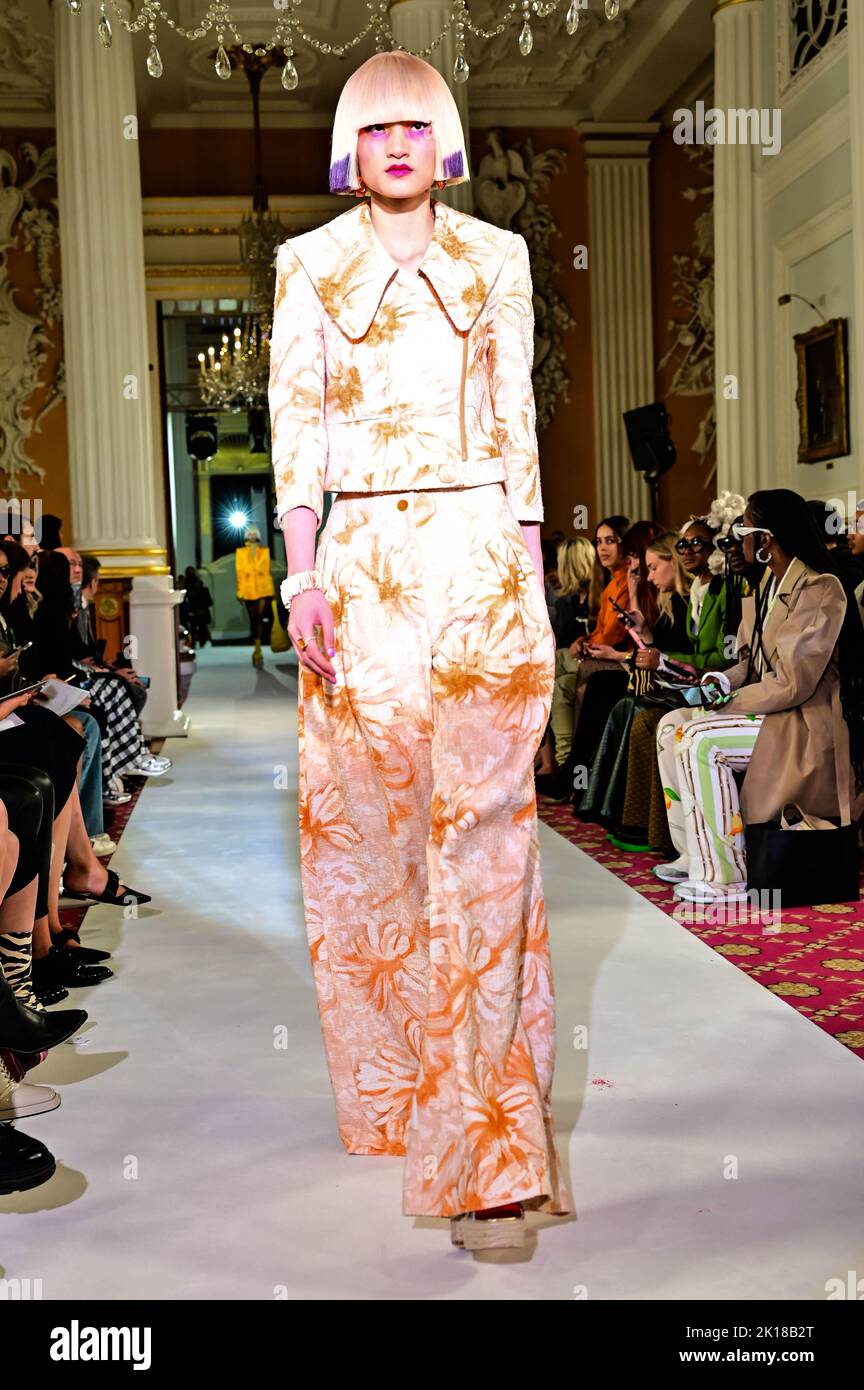 Londres, Royaume-Uni. 16th septembre 2022. Paul Costelloe présente au LFW SE23 à la salle Egyptian, Mansion House - Walbrook, EC4N 8BH, Londres, Royaume-Uni. - 16 septembre 2022. Crédit : voir Li/Picture Capital/Alamy Live News Banque D'Images