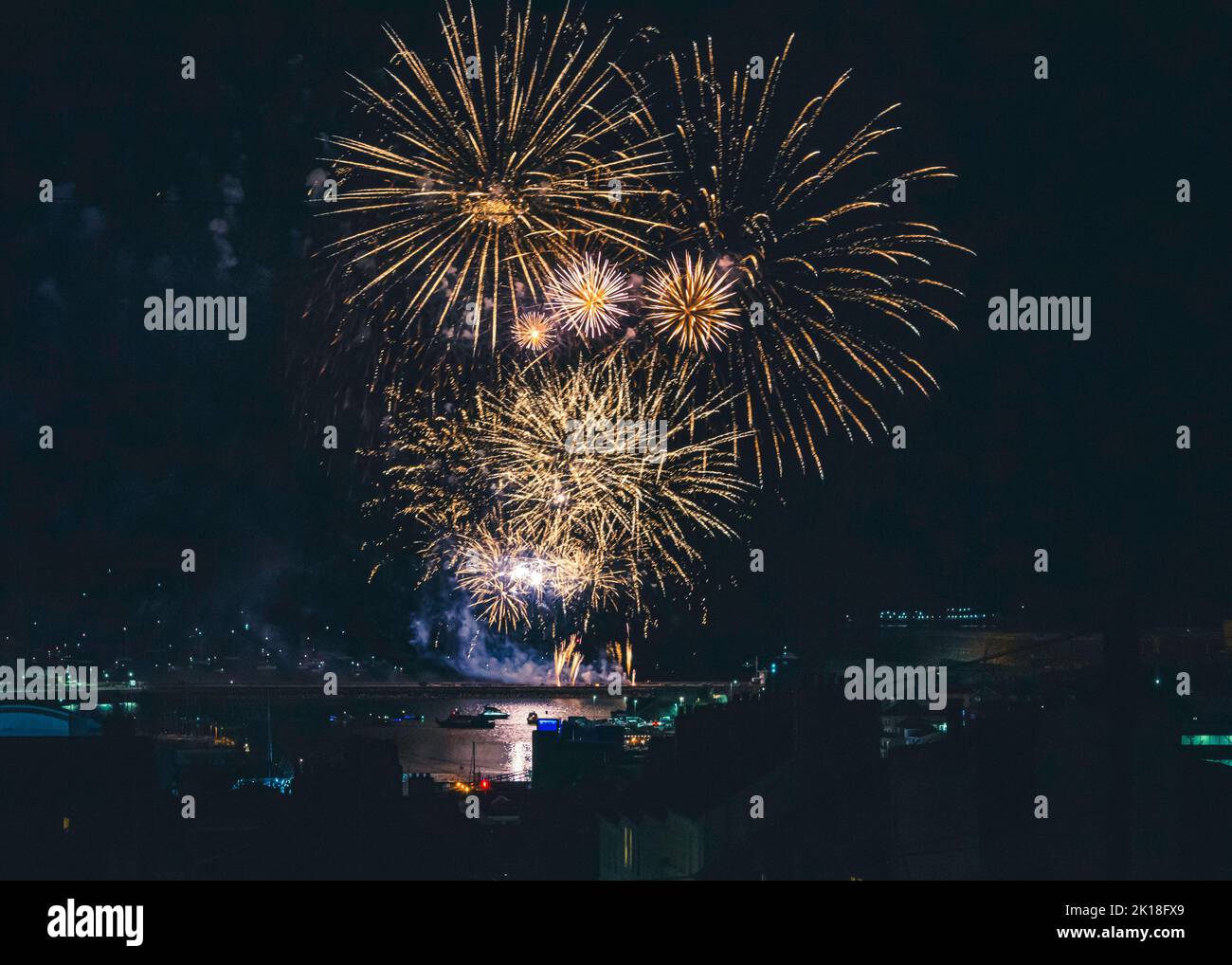 Feu d'artifice au-dessus du Plymouth Sound à Devon, Royaume-Uni Banque D'Images