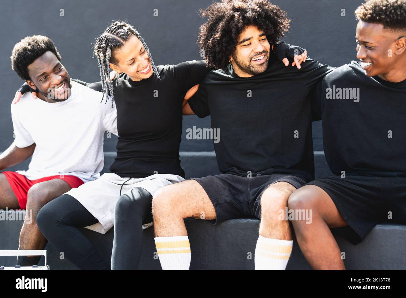 Jeunes Afro-américains s'amuser en plein air - vie urbaine des gens de rue Banque D'Images