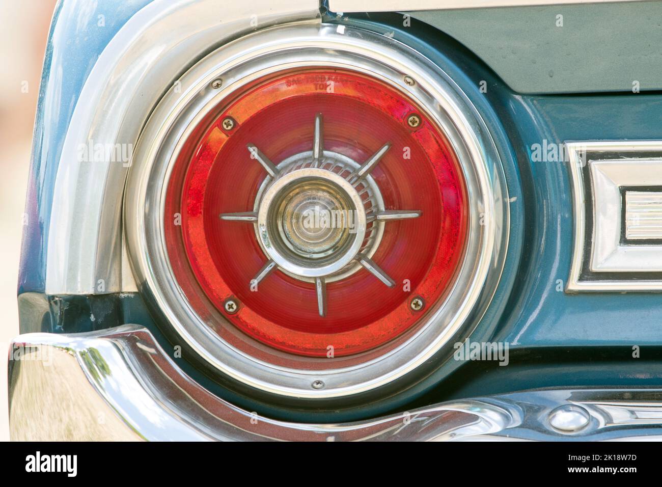 Feux de stop sur une voiture américaine classique brillante et polie lors d'un rallye automobile à Saffron Walden, Essex, Royaume-Uni Banque D'Images