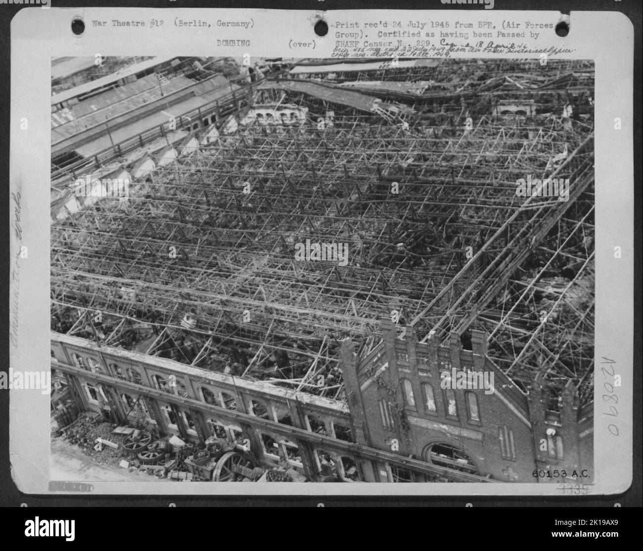 L'usine Shell est à peine plus que cela... Une coquille d'Un bâtiment qui a utilisé pour produire des munitions pour le Reich en grandes quantités. Jusqu'à 18 mars 1945, il produit tous les types de coques jusqu'à 6 pouces. Berlin, Allemagne. Banque D'Images