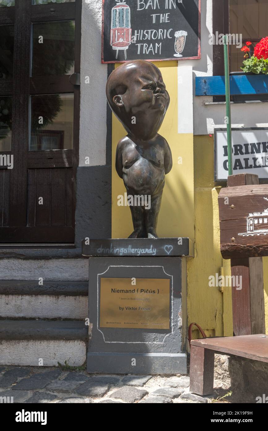 Bratislava, Slovaquie - 31 mai 2022 : sculpture de Niemand (Picus) par Viktor Freso. Banque D'Images