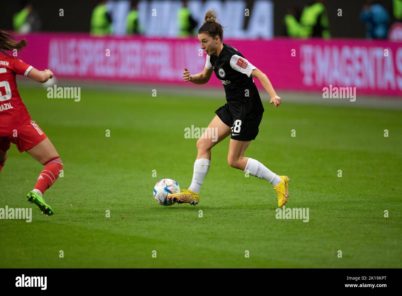 Francfort-sur-le-main, Allemagne. 16th septembre 2022. Francfort-sur-le-main, Allemagne, 16 septembre 2022 Barbara Dunst (28 Francfort) en action pendant le jeu FLYERALARM Frauen-Bundesliga entre Eintracht Francfort et le FC Bayern Munich au Deutsche Bank Park de Francfort-sur-le-main, Allemagne Dan O' Connor (Dan O' Connor/SPP) Credit: SPP Sport Press photo. /Alamy Live News Banque D'Images