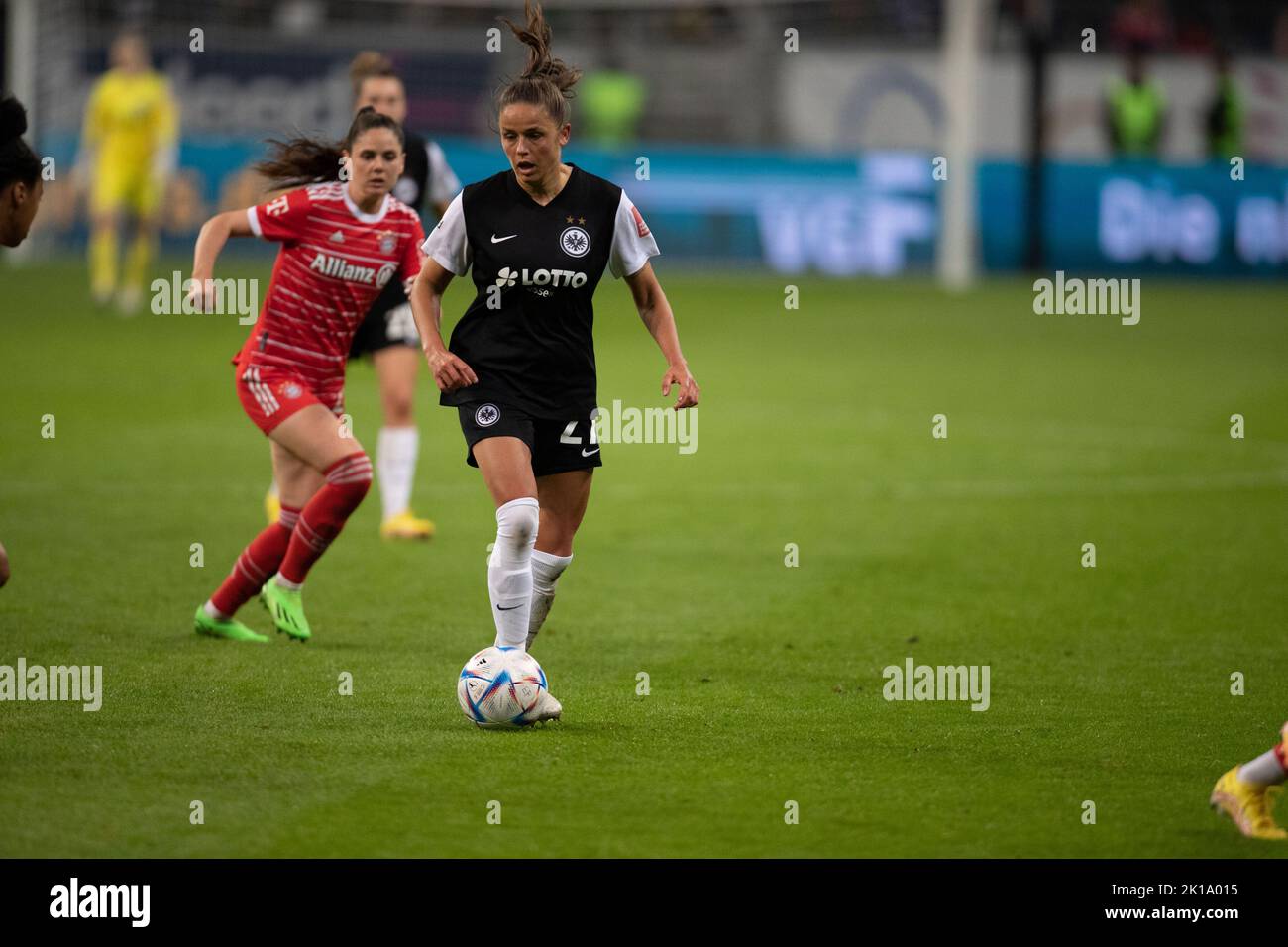 16 septembre 2022, Francfort-sur-le-main, Hessen, Allemagne: Francfort-sur-le-main, Allemagne, 16 septembre 2022 Laura Feiersinger (27 Francfort) en action pendant le jeu FLYERALARM Frauen-Bundesliga entre Eintracht Francfort et le FC Bayern Munich au parc de la Deutsche Bank à Francfort-sur-le-main, Allemagne Dan O' Connor (Credit image: © Dan O' Connor/Sport Press photo via ZUMA Press) Credit: Zuma Press/Alay Live News Banque D'Images