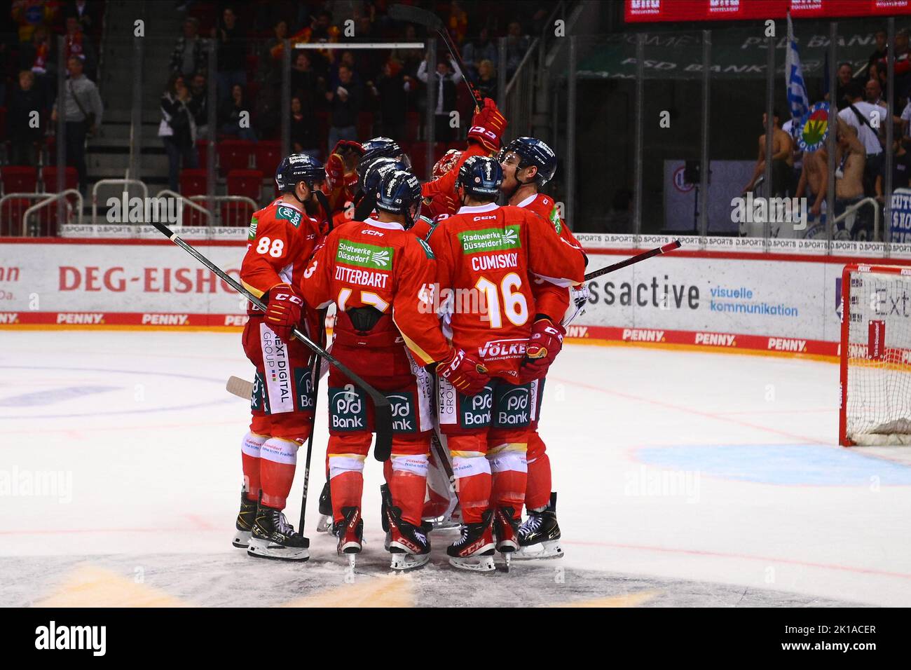DÜSSELDORF, ALLEMAGNE - 16 SEPTEMBRE 2022 : match de hockey DEL Düsseldorfer EG - ERC Ingolstadt Banque D'Images