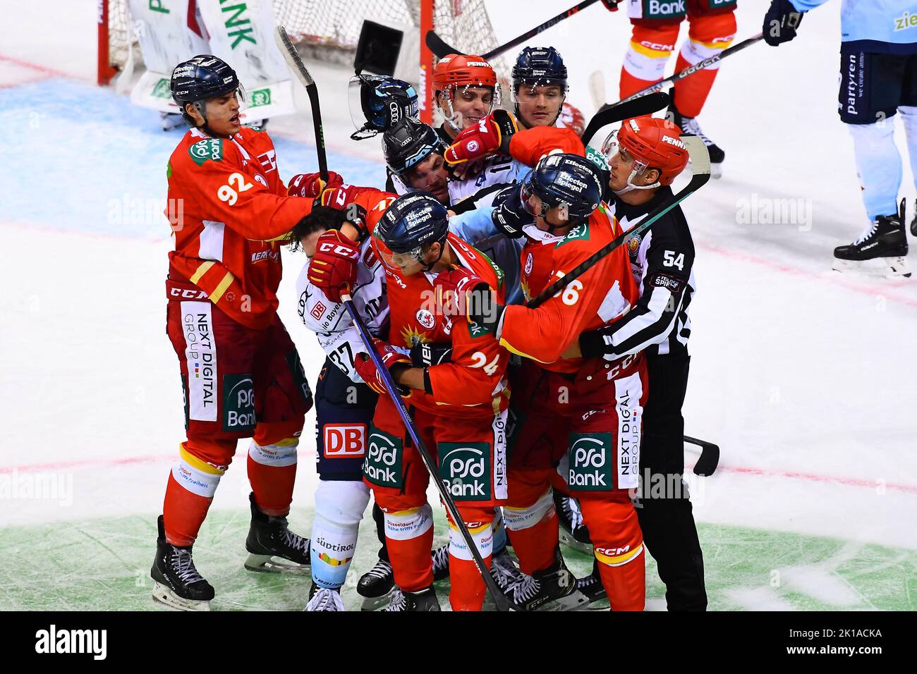 DÜSSELDORF, ALLEMAGNE - 16 SEPTEMBRE 2022 : match de hockey DEL Düsseldorfer EG - ERC Ingolstadt Banque D'Images