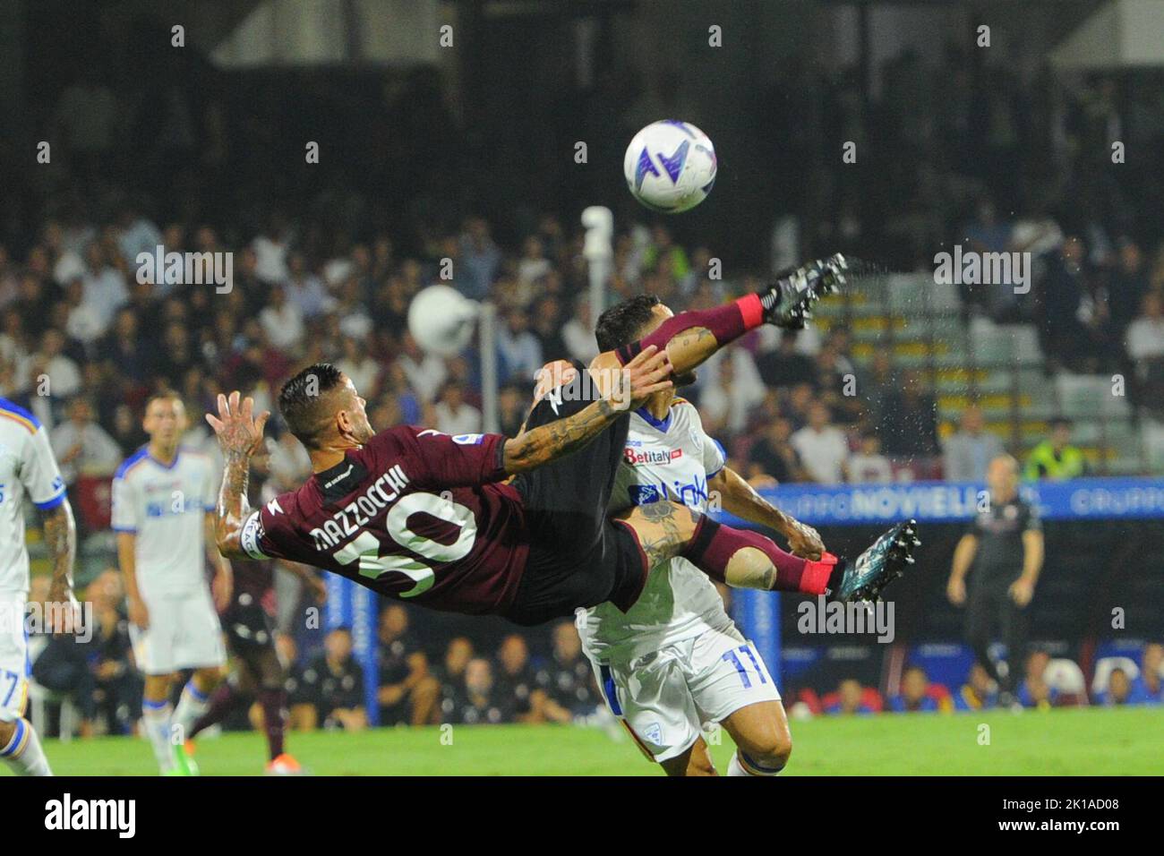 Pasquale Mazzocchi US Salernitana 1919 en action pendant la série Un match entre les États-Unis Salernitana 1919 et US Lecce au Stadio Arechi crédit: Live Media Publishing Group/Alay Live News Banque D'Images