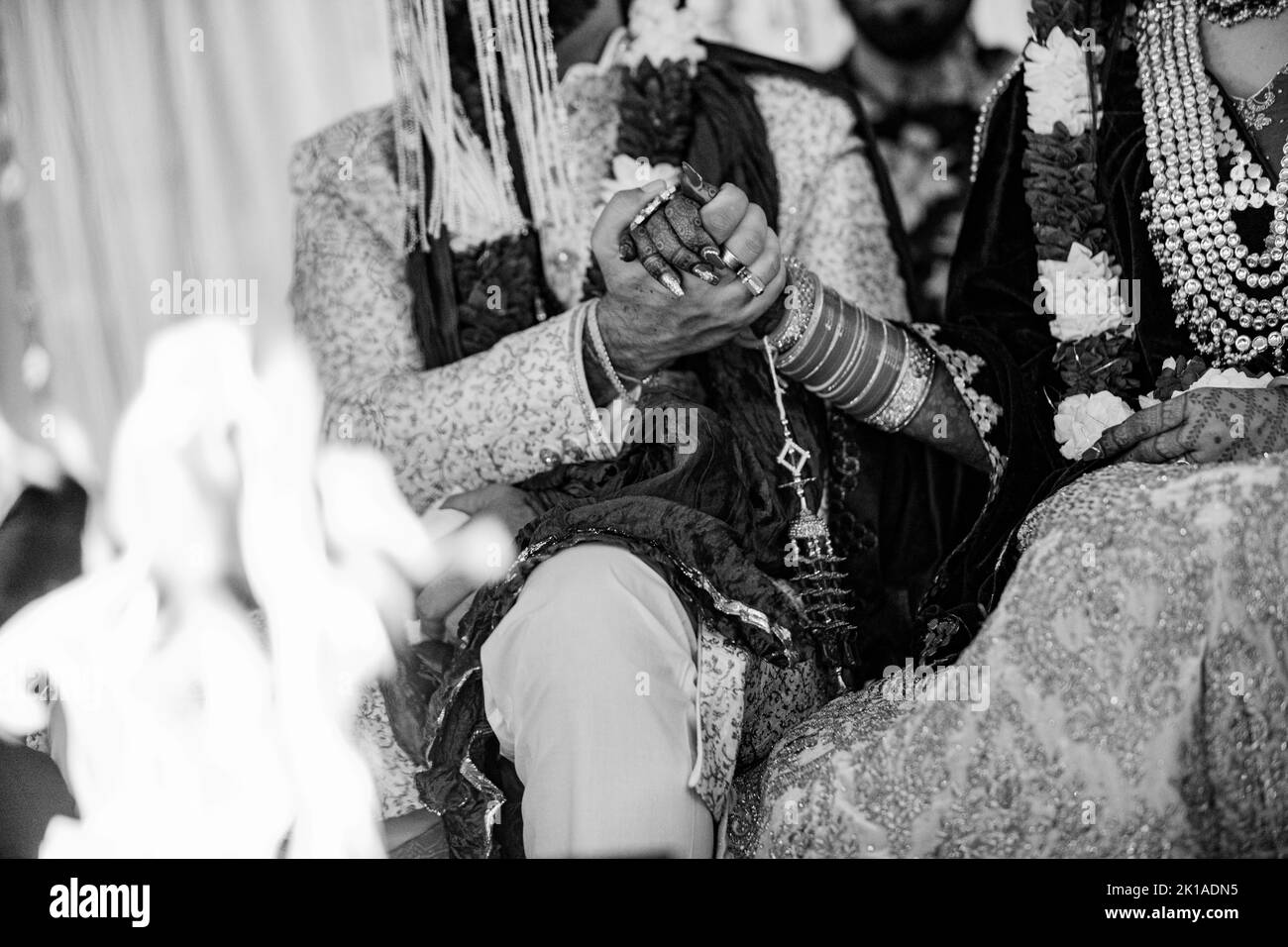 Mariages kenyans indiens Asiatiques Hindous Patrimoine culturel traditionnel rituels personnalisés décoration accessoires bagues mehendi mehndi sangeet havan Nairo Banque D'Images